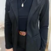 Blazer Manga Longa Feminino Débora com Bolsos Falsos Preto - Fernanda Ramos Store