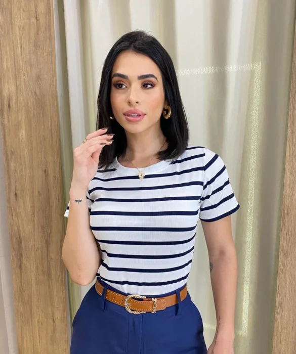 Blusa Feminina Manga Curta Agatha Canelada Branca Listrada de Azul - Fernanda Ramos Store