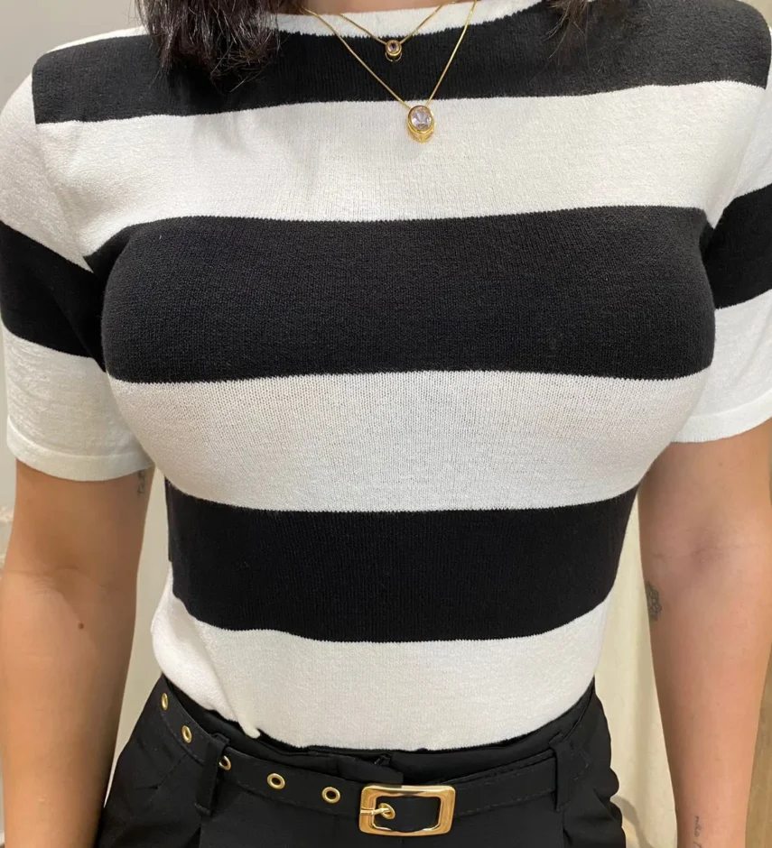 Blusa Feminina Tricot Catarina Manga Curta Listrada de Preto - Fernanda Ramos Store