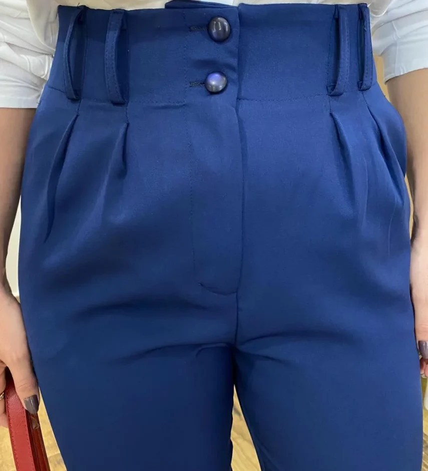 Calça Cenoura Alfaiataria Feminina com 2 Botões Azul Marinho - Fernanda Ramos Store