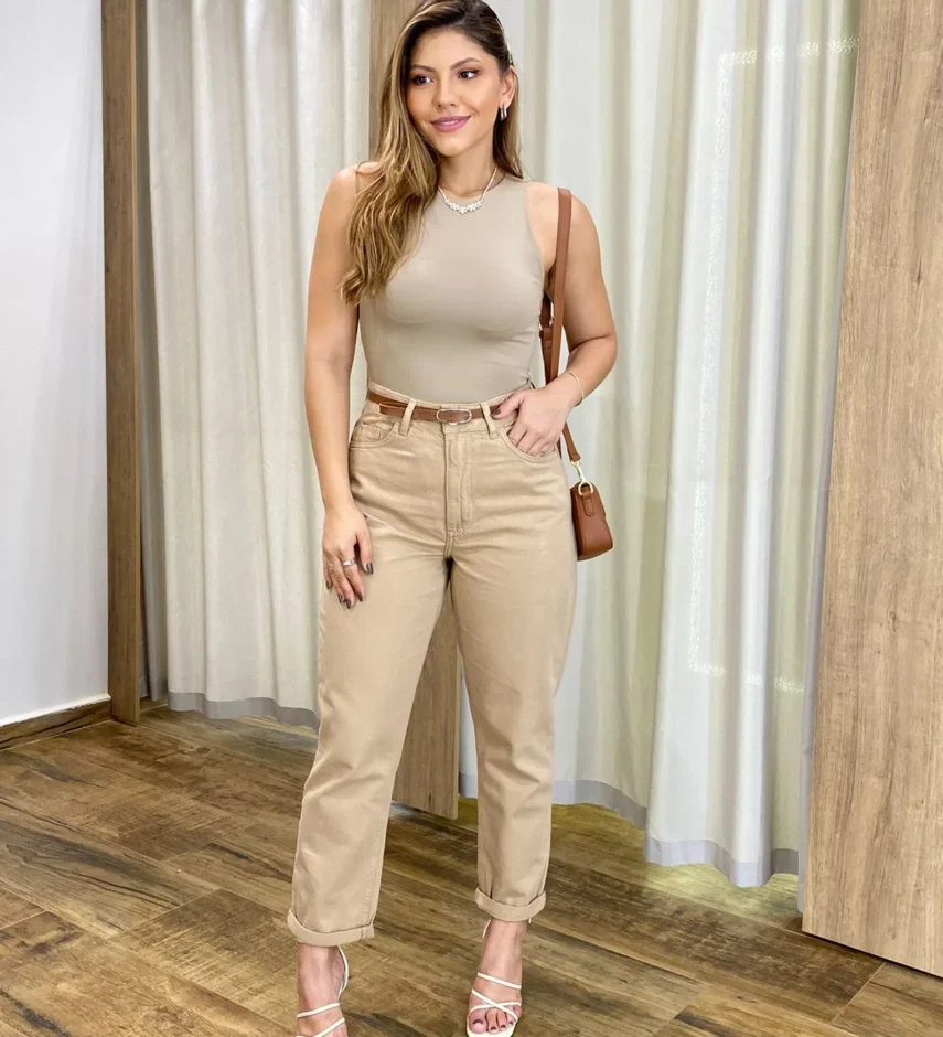 Calça Feminina Mom Sarja com Cinto Caqui - Fernanda Ramos Store