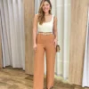 Calça Feminina Pantalona Alfaiataria Eloá com Cinto Caramelo - Fernanda Ramos Store