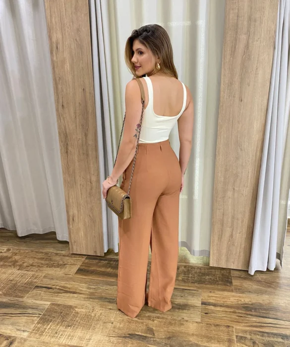 Calça Feminina Pantalona Alfaiataria Eloá com Cinto Caramelo - Fernanda Ramos Store