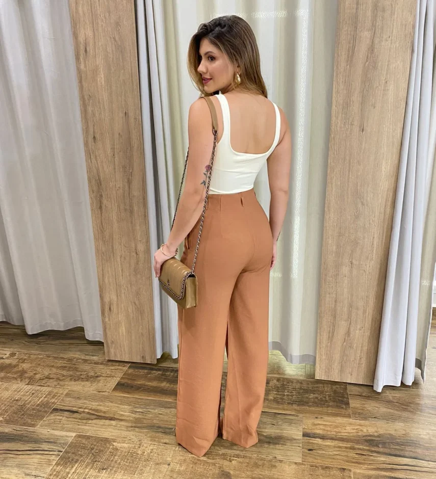 Calça Feminina Pantalona Alfaiataria Eloá com Cinto Caramelo - Fernanda Ramos Store