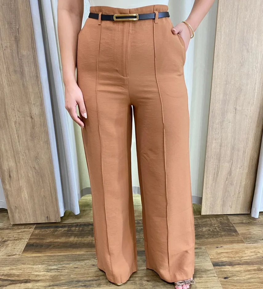 Calça Feminina Pantalona Alfaiataria Eloá com Cinto Caramelo - Fernanda Ramos Store