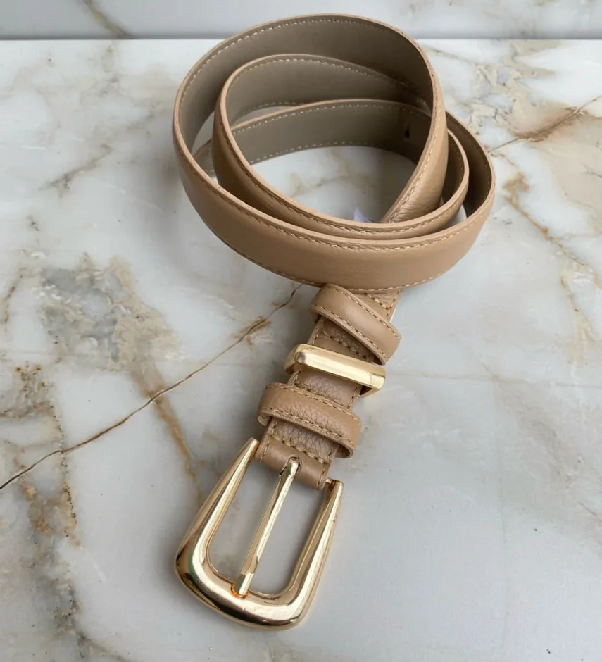 Cinto Feminino de Couro Bege com Fivela Dourada - Fernanda Ramos Store