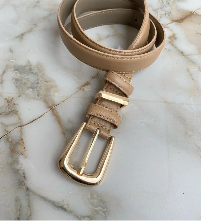 Cinto Feminino de Couro Bege com Fivela Dourada - Fernanda Ramos Store