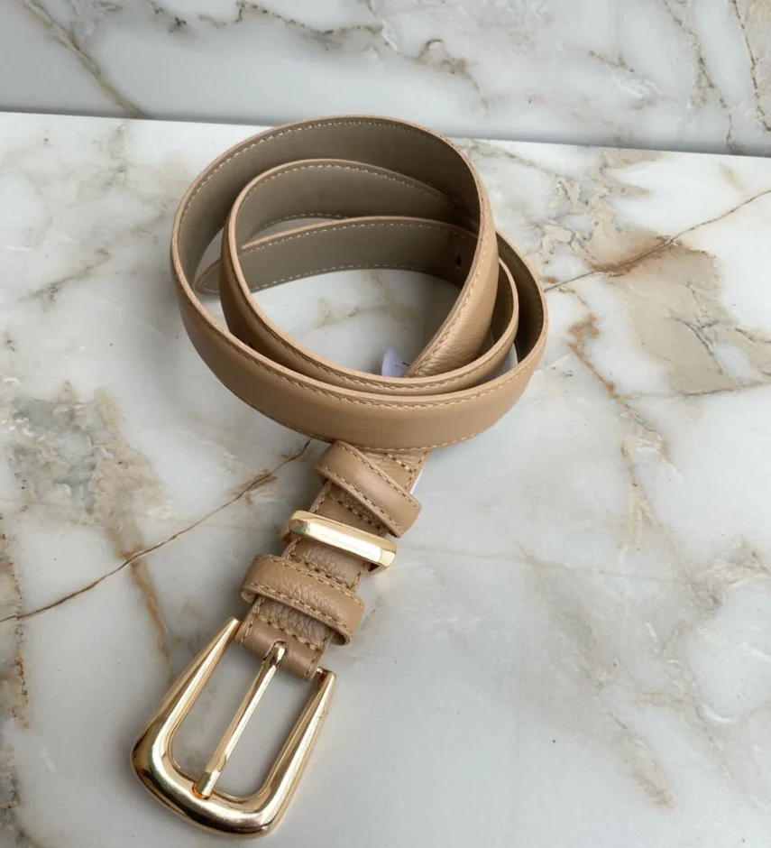 Cinto Feminino de Couro Bege com Fivela Dourada - Fernanda Ramos Store