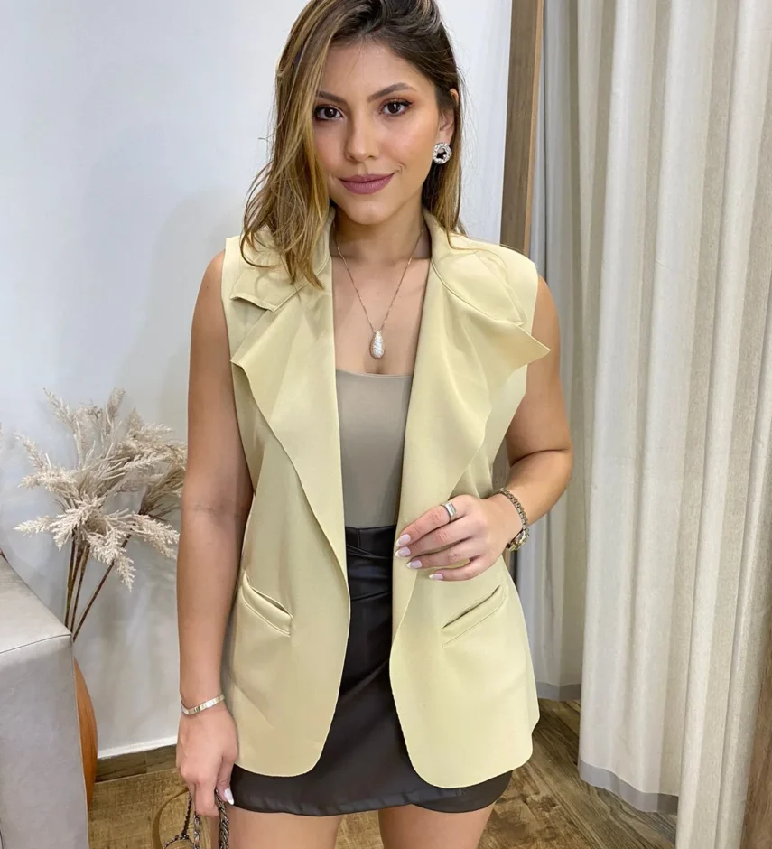 Colete Feminino Raquel com Bolsos Bege - Fernanda Ramos Store