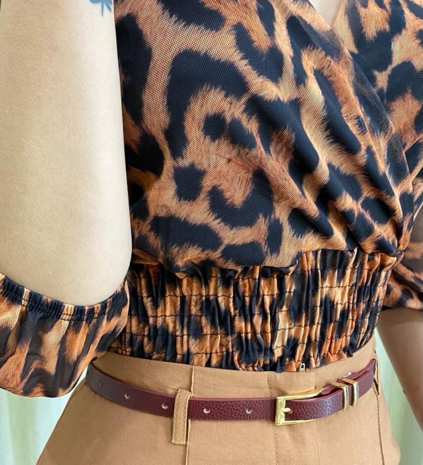 Cropped Feminino Íris Tule Manga 3/4 Animal Print - Fernanda Ramos Store