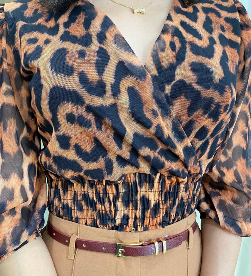 Cropped Feminino Íris Tule Manga 3/4 Animal Print - Fernanda Ramos Store