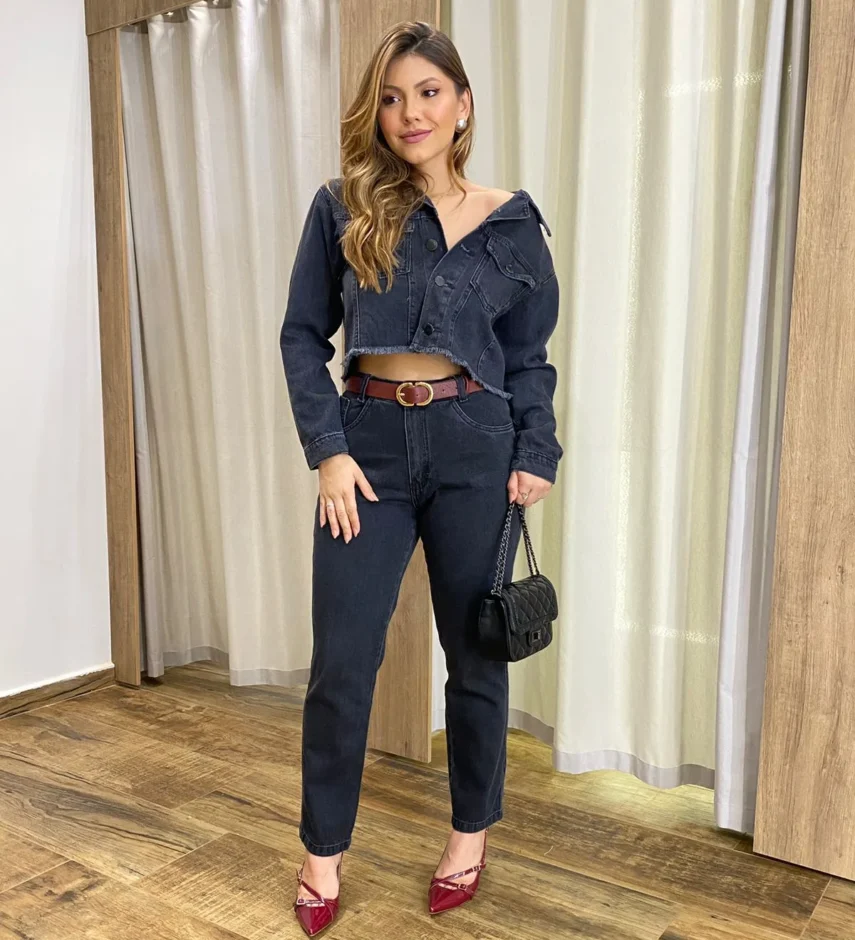 Jaqueta Jeans Feminina Preta com Barra Desfiada - Fernanda Ramos Store