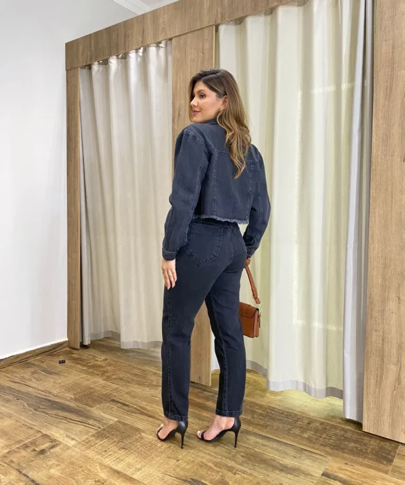 Jaqueta Jeans Feminina Preta com Barra Desfiada - Fernanda Ramos Store