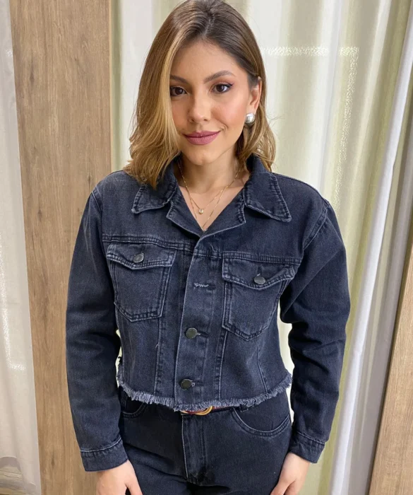 Jaqueta Jeans Feminina Preta com Barra Desfiada - Fernanda Ramos Store