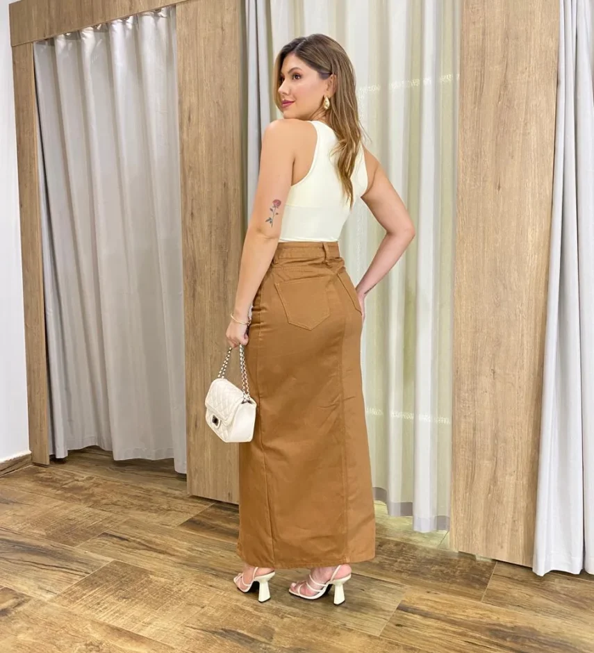 Saia Longa Feminina Malu Sarja Caramelo com Fenda Frontal - Fernanda Ramos Store
