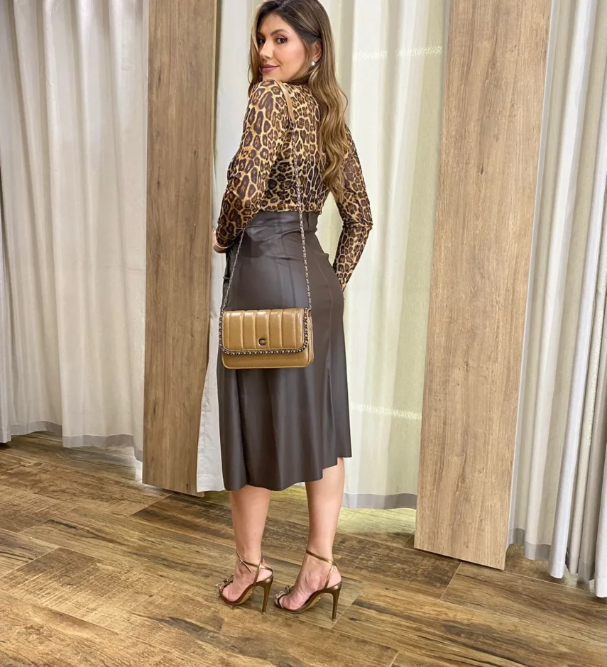 Saia Midi Couro Eco Stella com Bolsos Marrom - Fernanda Ramos Store