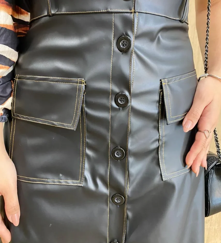 Saia Midi Couro Eco Stella com Bolsos Preta - Fernanda Ramos Store