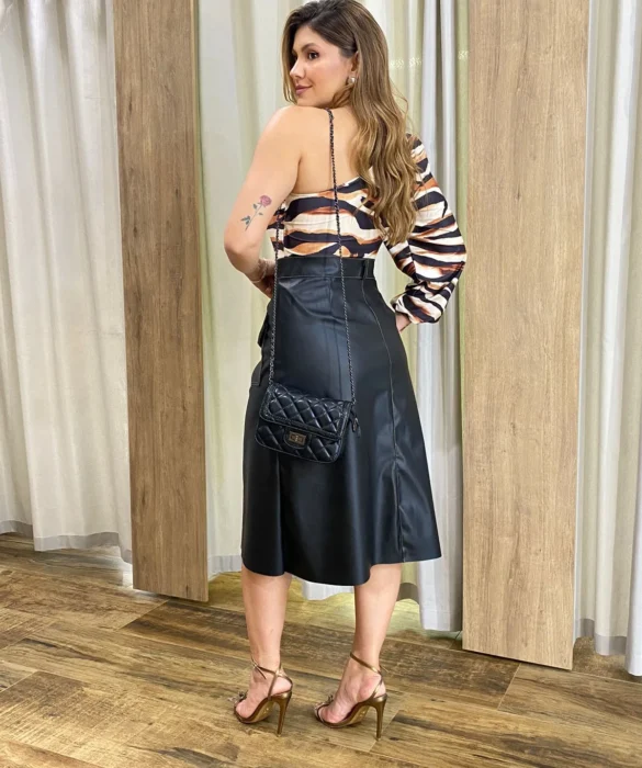 Saia Midi Couro Eco Stella com Bolsos Preta - Fernanda Ramos Store