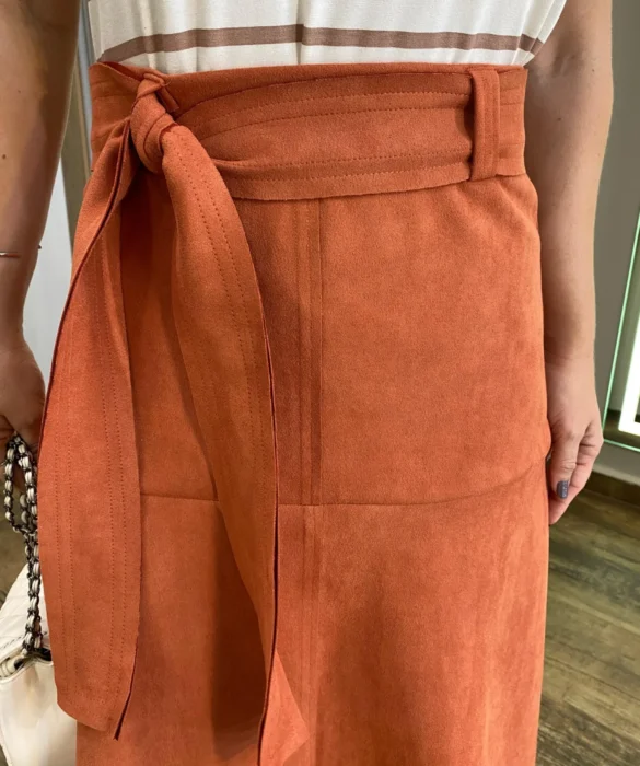 Saia Midi Laura Suede Terracota com Amarração - Fernanda Ramos Store