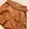 Short Feminino Laura Couro Eco com Cinto Caramelo - Fernanda Ramos Store