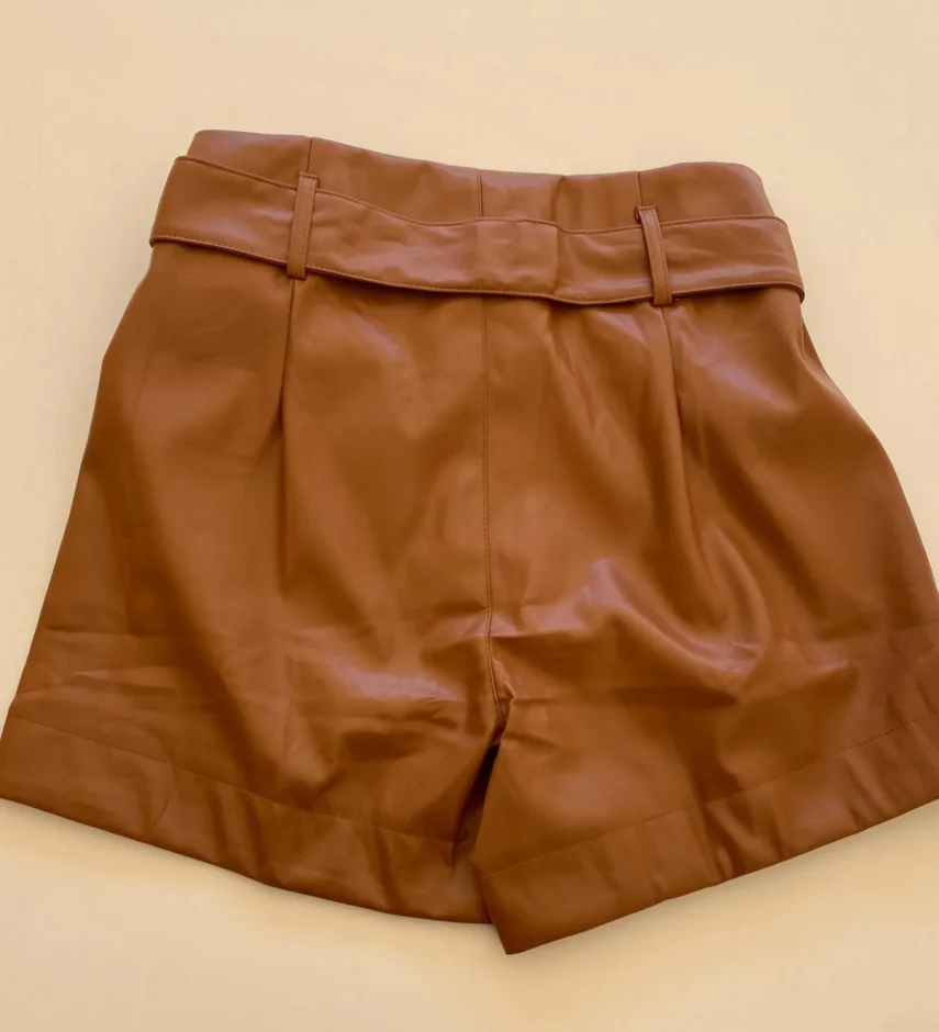 Short Feminino Laura Couro Eco com Cinto Caramelo - Fernanda Ramos Store