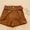 Short Feminino Laura Couro Eco com Cinto Caramelo - Fernanda Ramos Store