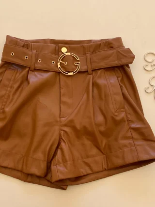 Short Feminino Laura Couro Eco com Cinto Caramelo - Fernanda Ramos Store