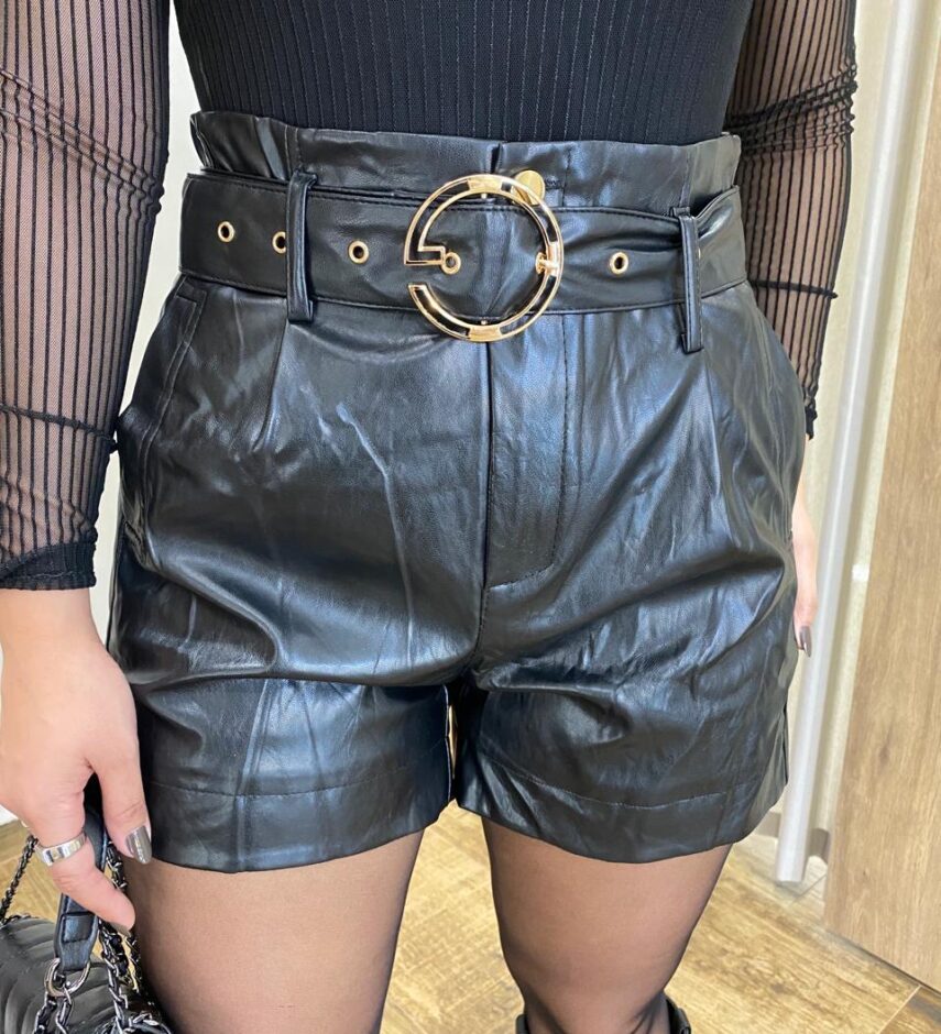 Short Feminino Laura Couro Eco com Cinto Preto - Fernanda Ramos Store