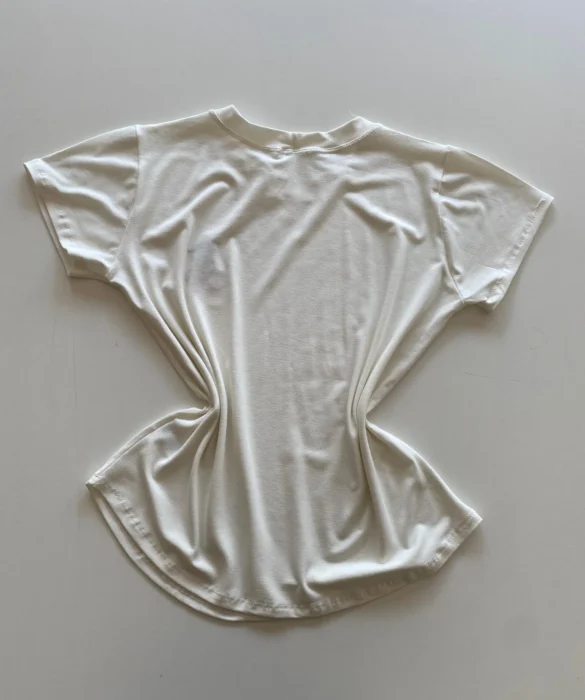 T-shirt Feminina Juliana Off White com Detalhe Bordado de Cereja - Fernanda Ramos Store