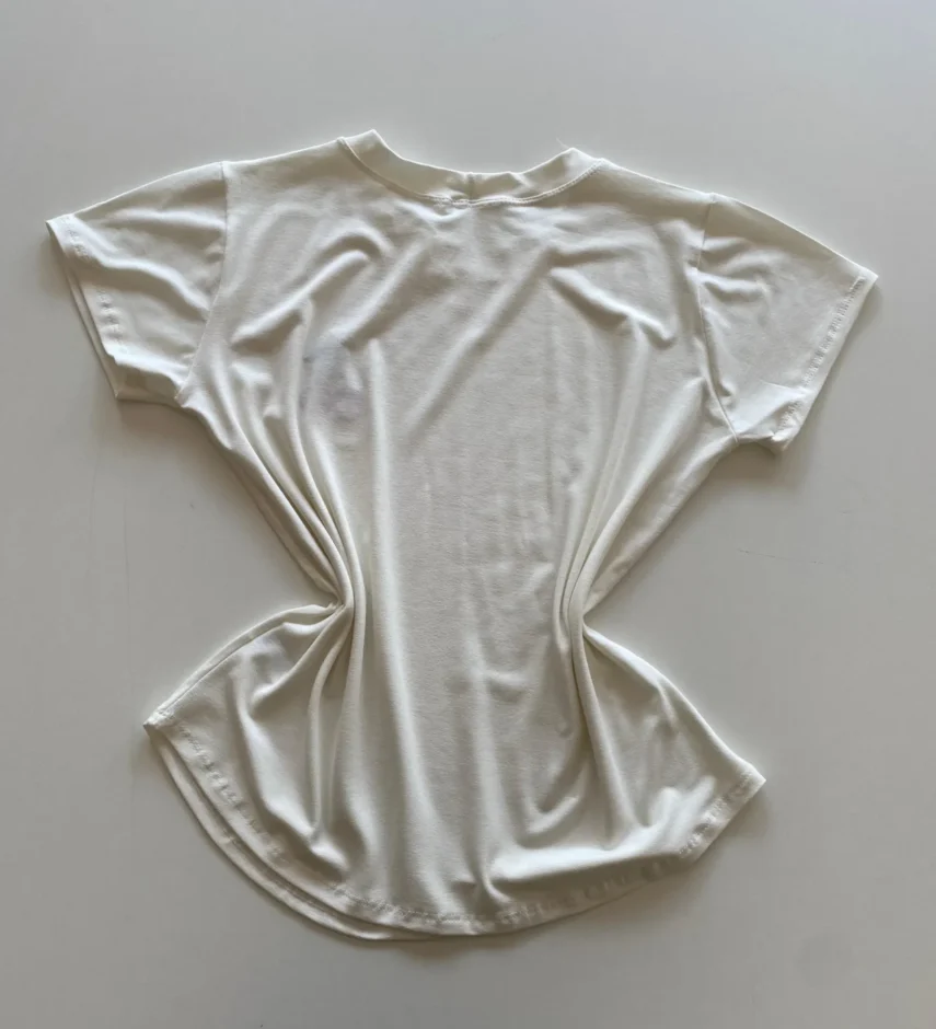 T-shirt Feminina Juliana Off White com Detalhe Bordado de Cereja - Fernanda Ramos Store