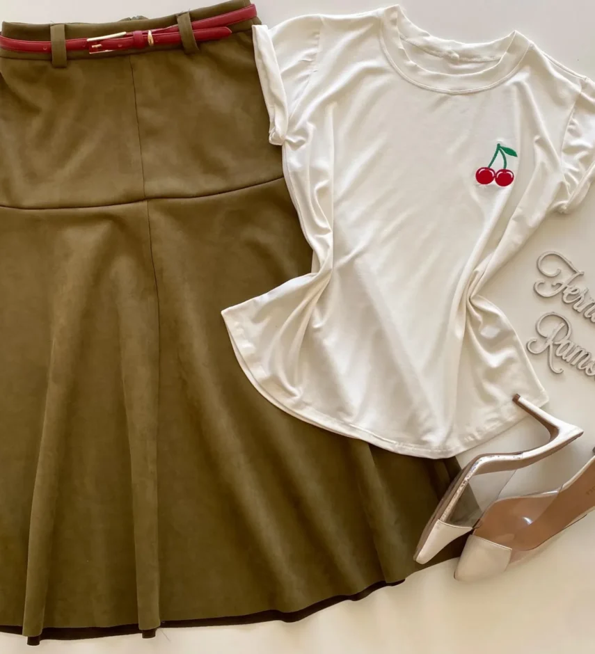 T-shirt Feminina Juliana Off White com Detalhe Bordado de Cereja - Fernanda Ramos Store