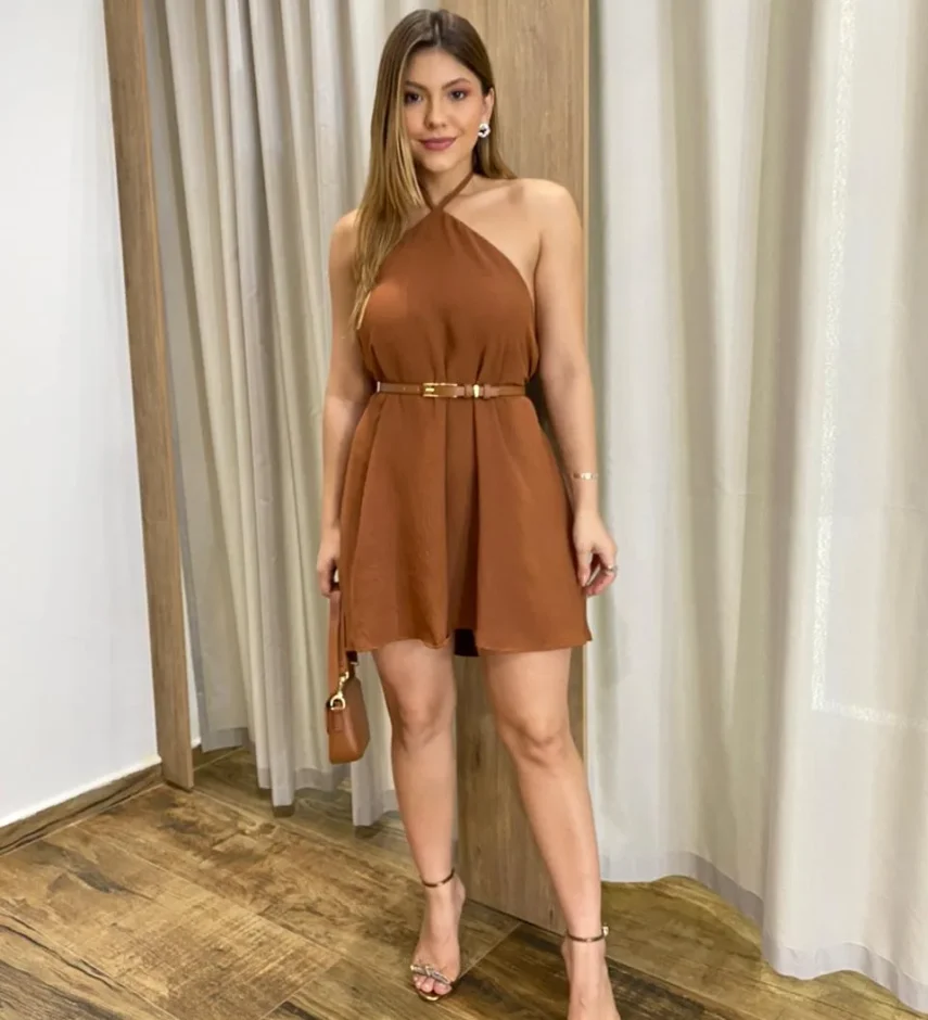 Vestido Feminino Curto sem Bojo com Amarração no Pescoço Marrom - Fernanda Ramos Store