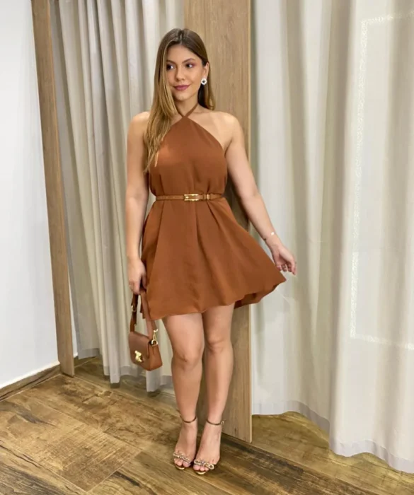 Vestido Feminino Curto sem Bojo com Amarração no Pescoço Marrom - Fernanda Ramos Store