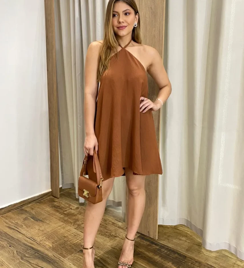 Vestido Feminino Curto sem Bojo com Amarração no Pescoço Marrom - Fernanda Ramos Store