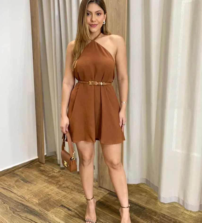 Vestido Feminino Curto sem Bojo com Amarração no Pescoço Marrom - Fernanda Ramos Store