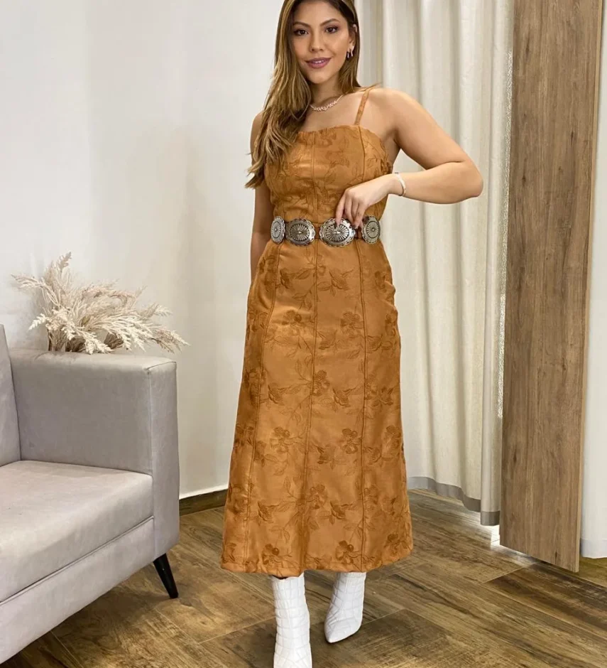 Vestido Feminino Midi sem Bojo Suede Bordado Floral Caramelo - Fernanda Ramos Store