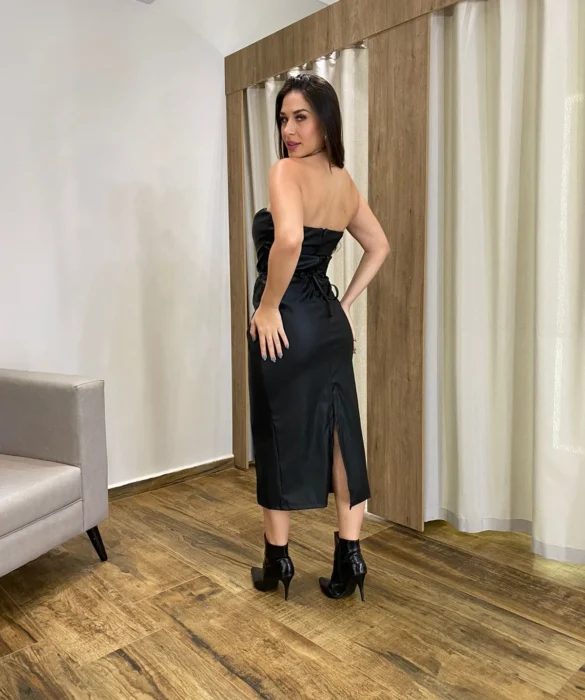 Vestido Feminino Midi Tomara que Caia com Bojo Couro Eco Preto - Fernanda Ramos Store