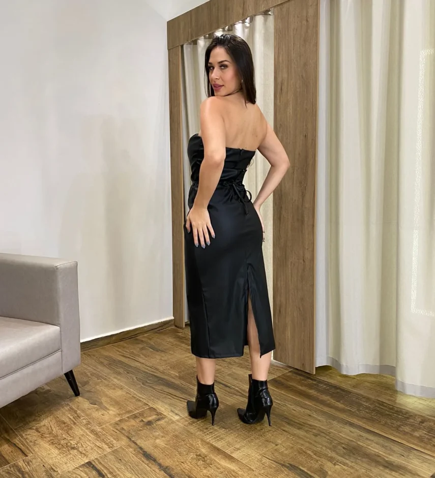 Vestido Feminino Midi Tomara que Caia com Bojo Couro Eco Preto - Fernanda Ramos Store