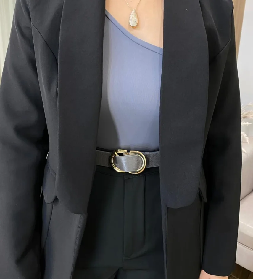 Blazer Feminino Manga Longa Alfaiataria com Ombreira Preto - Fernanda Ramos Store