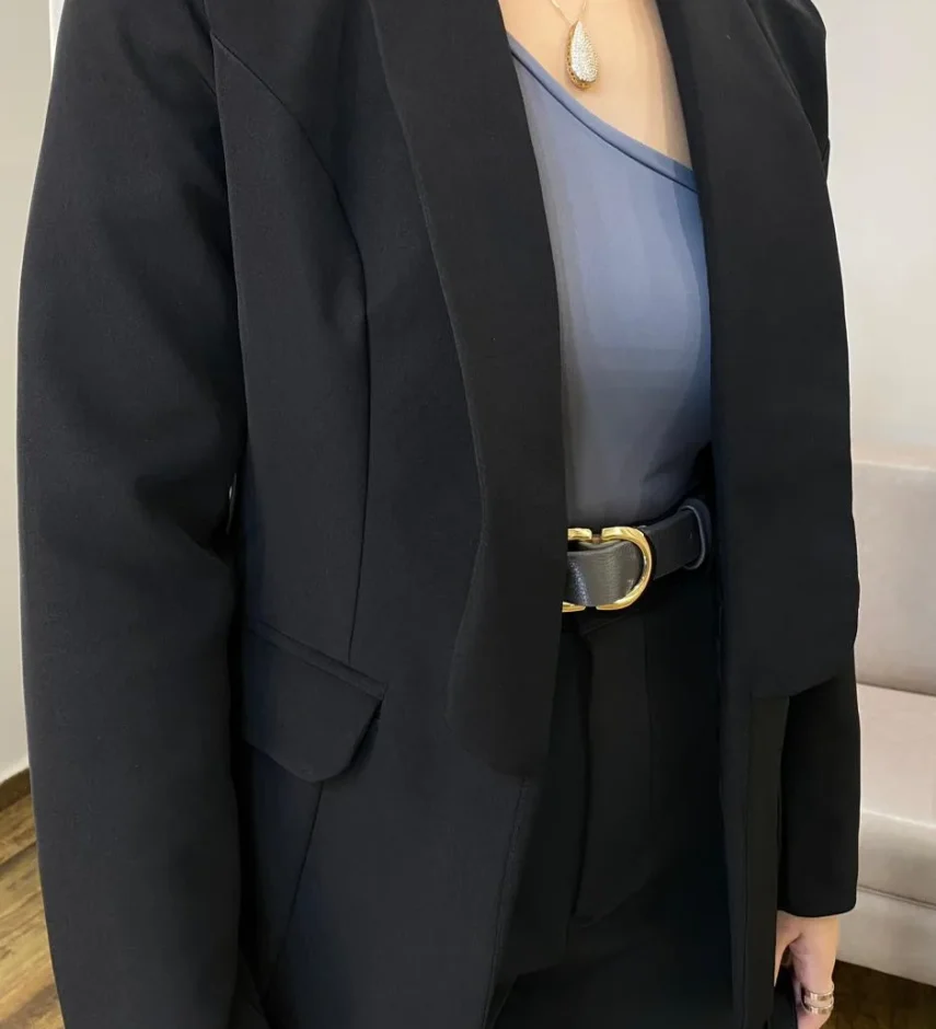Blazer Feminino Manga Longa Alfaiataria com Ombreira Preto - Fernanda Ramos Store