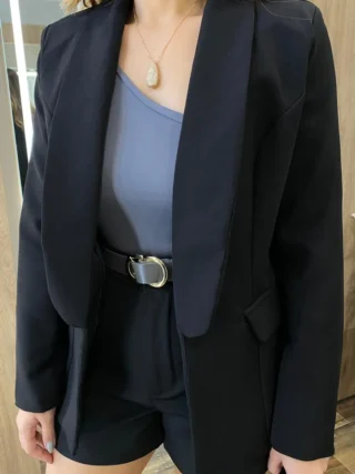 Blazer Feminino Manga Longa Alfaiataria com Ombreira Preto - Fernanda Ramos Store