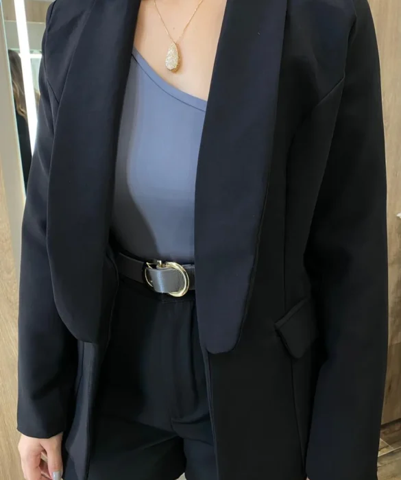 Blazer Feminino Manga Longa Alfaiataria com Ombreira Preto - Fernanda Ramos Store