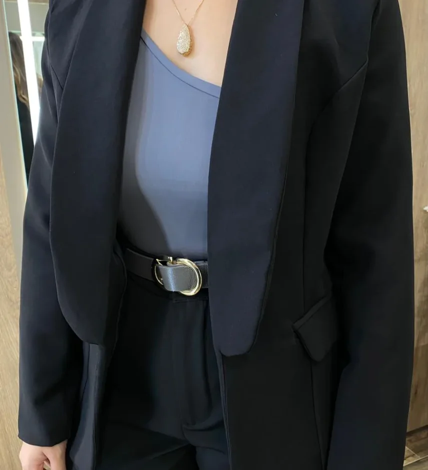 Blazer Feminino Manga Longa Alfaiataria com Ombreira Preto - Fernanda Ramos Store