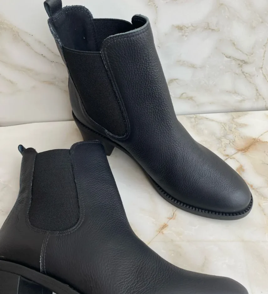 Bota Feminina Couro Cano Curto Preta Salto Quadrado - Fernanda Ramos Store