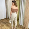 Calça Cenoura Feminina Jade com Detalhe de Zíper na Barra Bege - Fernanda Ramos Store