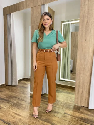 Calça Feminina Alfaiataria Aurora Caramelo com Bolsos - Fernanda Ramos Store