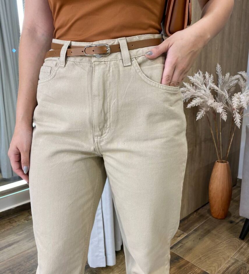 Calça Feminina Mom Sarja com Cinto Bege 016420 - Fernanda Ramos Store