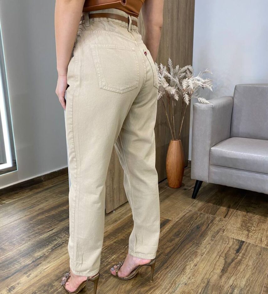 Calça Feminina Mom Sarja com Cinto Bege 016420 - Fernanda Ramos Store