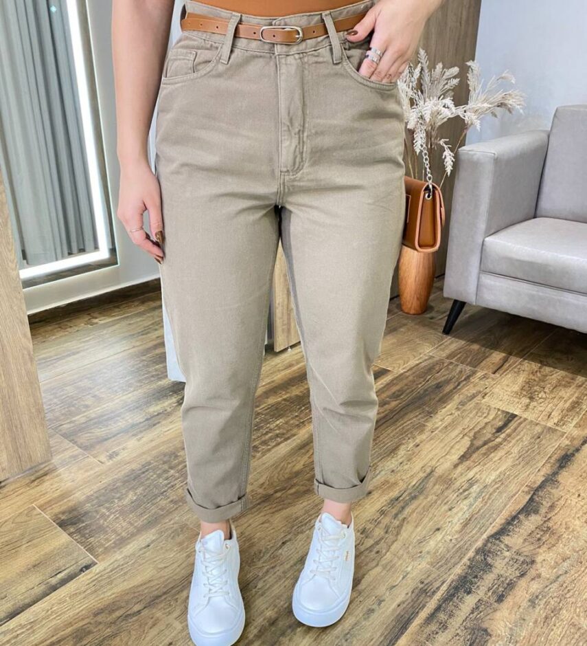Calça Feminina Mom Sarja com Cinto Caqui Escuro - Fernanda Ramos Store
