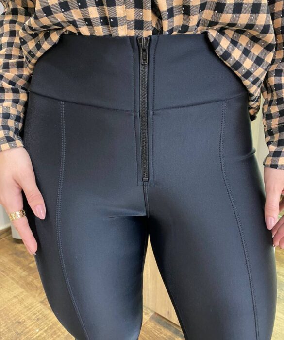 Calça Feminina Power com Zíper Flare Preta - Fernanda Ramos Store